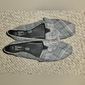 Toms plaid with bow size 11